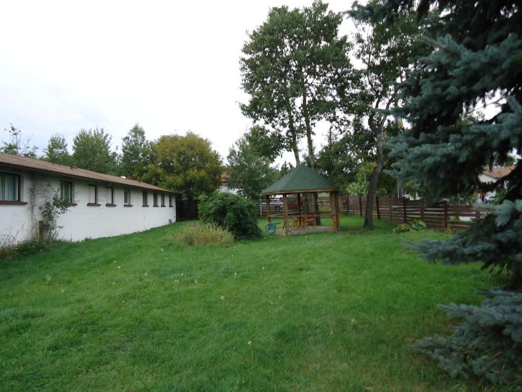 Old Country Motel Thunder Bay Exterior photo
